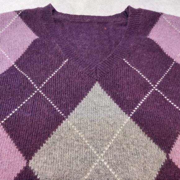 Men's V-Neck Sweater - Picture 6 of 8